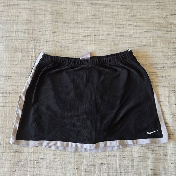 Nike Black Sports Shorts - Picture 1 of 6